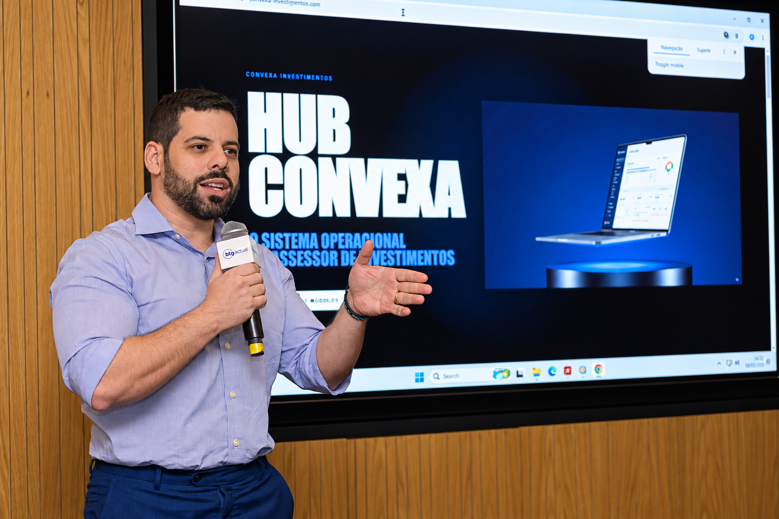 Rafael Dadoorian apresentando o Hub Convexa